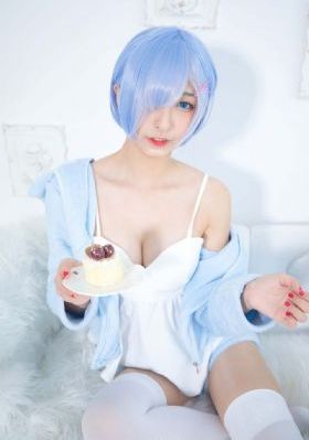女服务员撅着光屁股挨打_最近手机在线观看